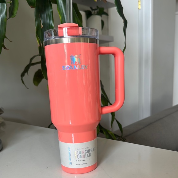 Brand New.Stanley 40oz Quench H2.0 Tumbler in Pucker Peach - Picture 1 of 3